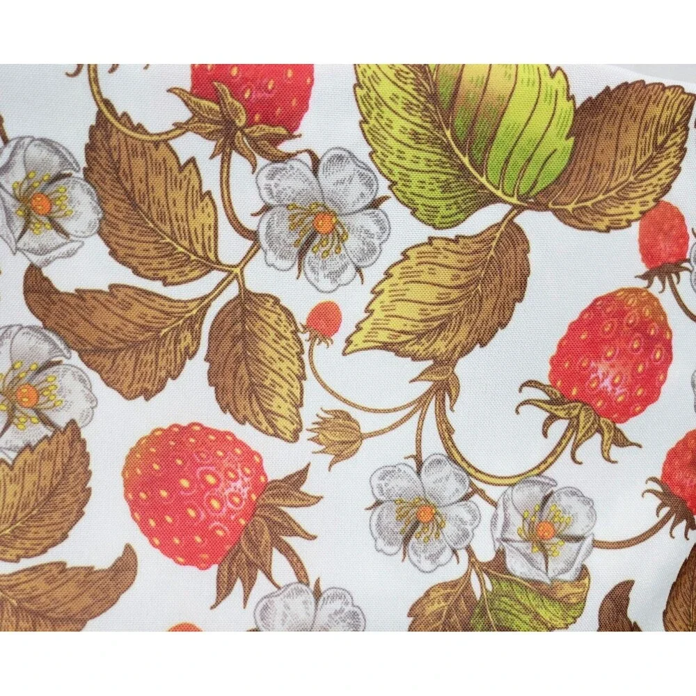 1 Printed Fabric Tablecloth, 70